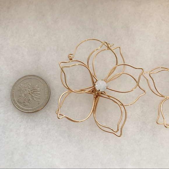 Gold Tone Wire Gardenia Flower Hoop Earrings with jewel - Picture 10 of 13